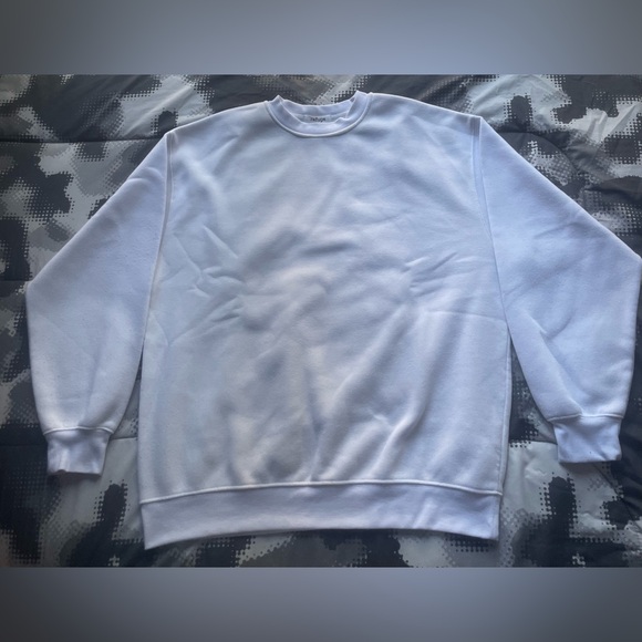 White Oversized Sweater - Picture 3 of 4